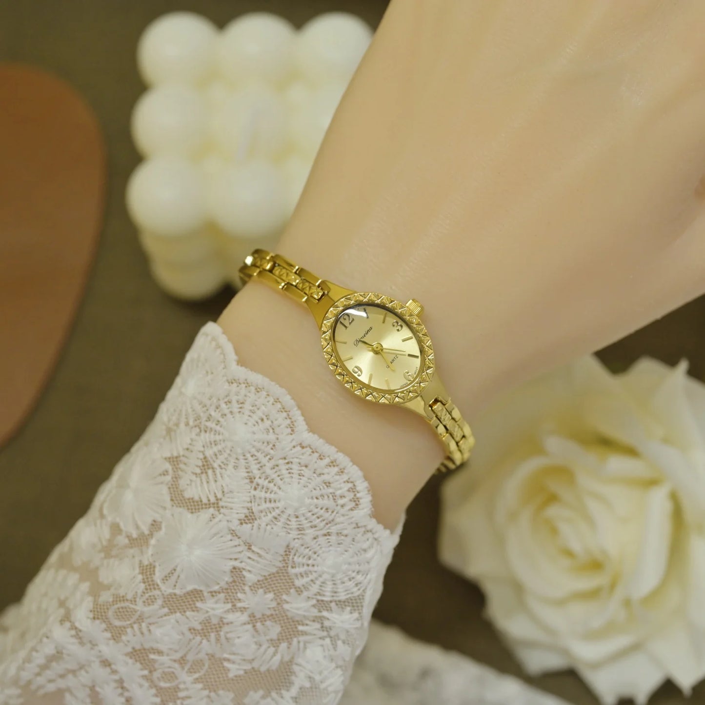 Isabella - Elegant Classic Gold Watch for Her